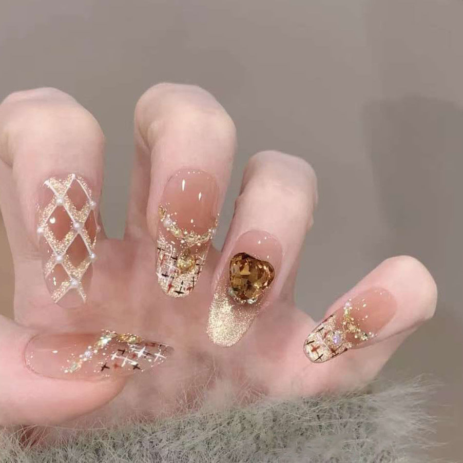 Artificial nails with glamorous gold accents Kalsten