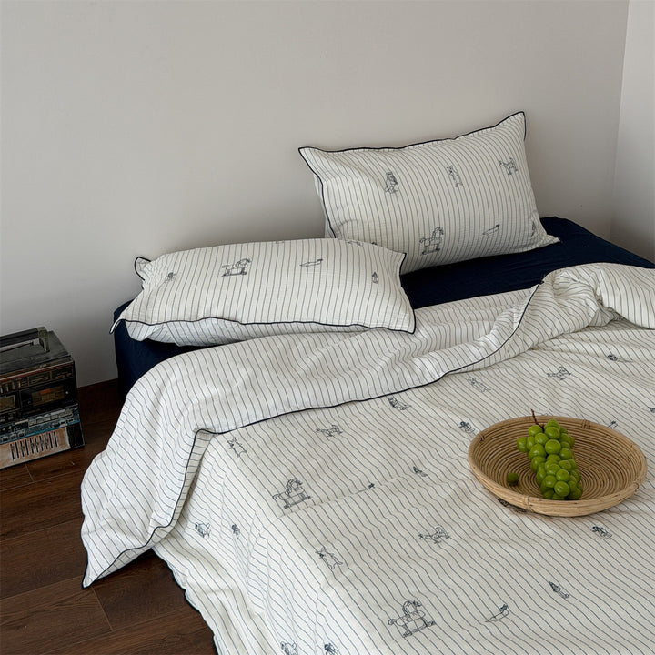 Bedding set made of cotton-linen with fine stripes and decorative piping