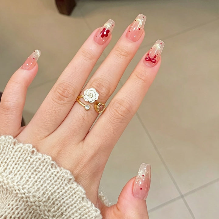 Artificial nails with sparkling accents and delicate patterns Kalsten