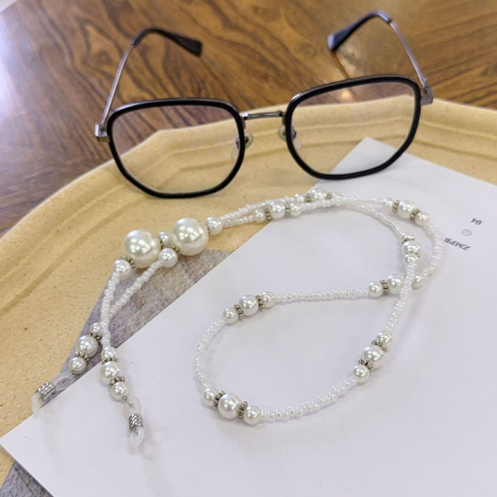Chic Beaded Eyewear Holder Kalsten