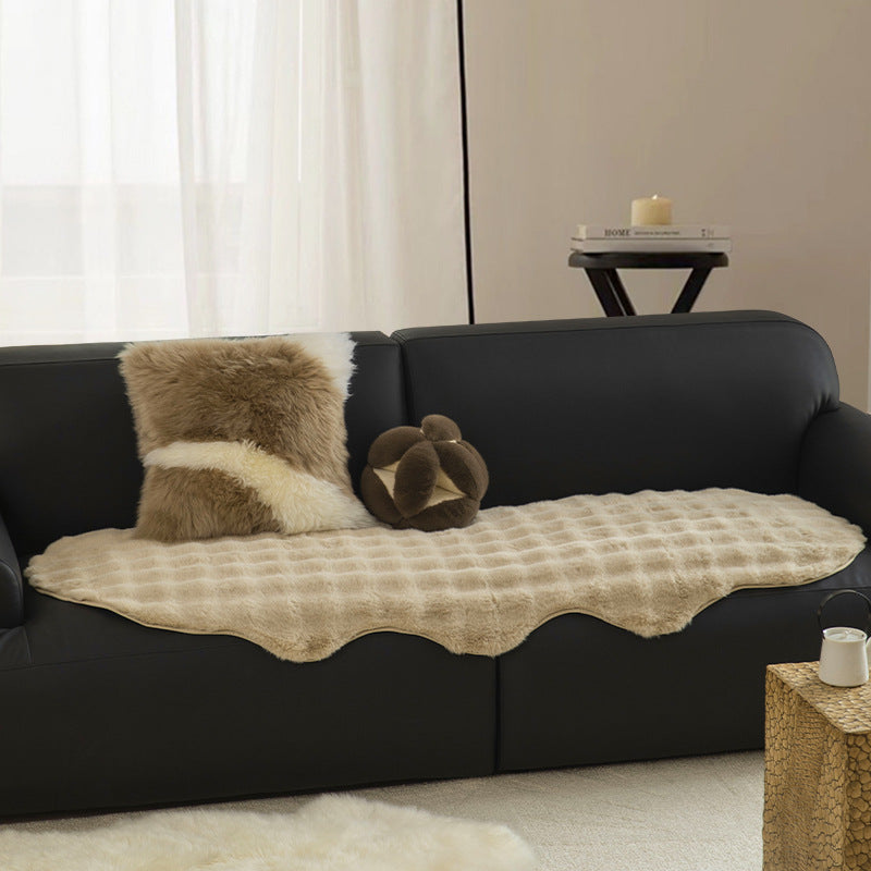 Soft microfiber bathroom runner with wavy edge and non-slip underside Kalsten