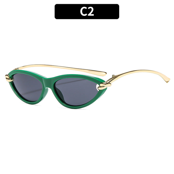 Chic Cat-Eye Sunglasses with Elegant Gold Accents