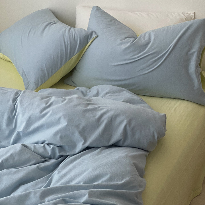 Modern bedding set with reversible duvet cover, fitted sheet and pillowcase made of breathable cotton percale