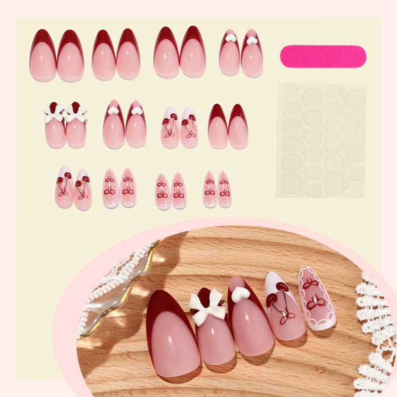 Fake nail set with playful motifs and elegant accents Kalsten