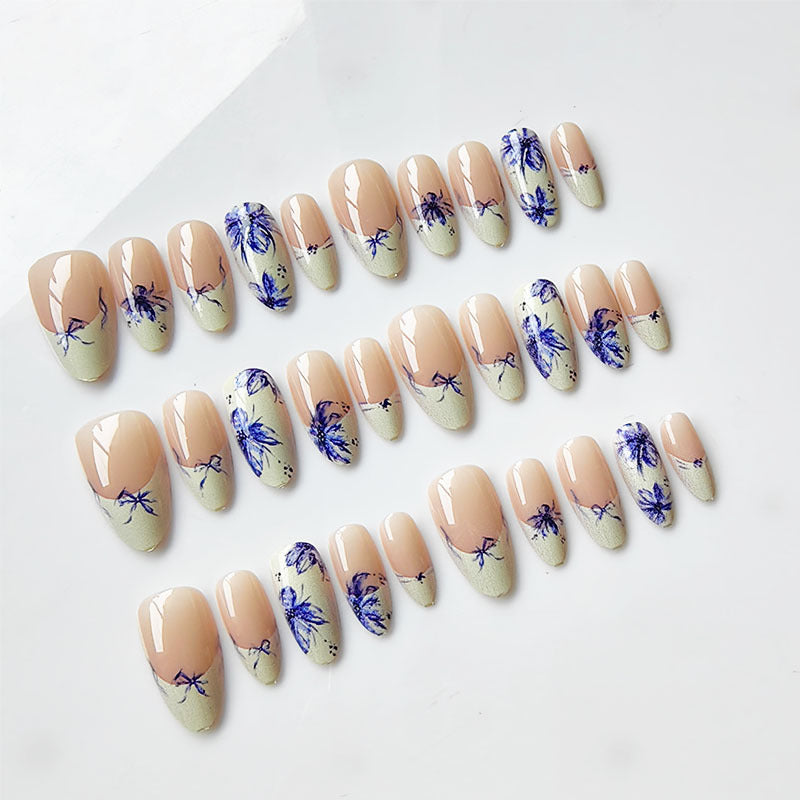Artificial nails with floral pattern and elegant accents Kalsten