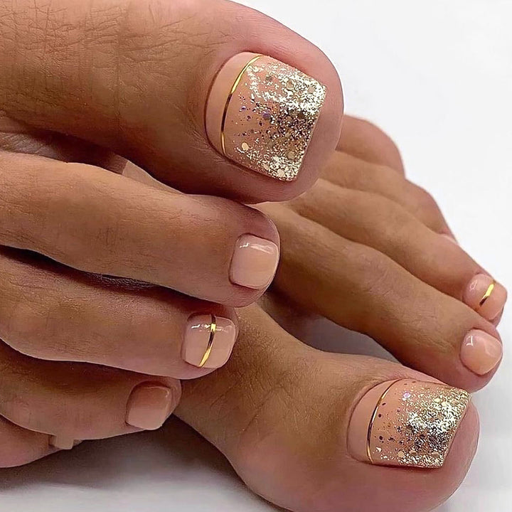 Elegant Artistic Nail Art with Glitter and Gold Accents Kalsten