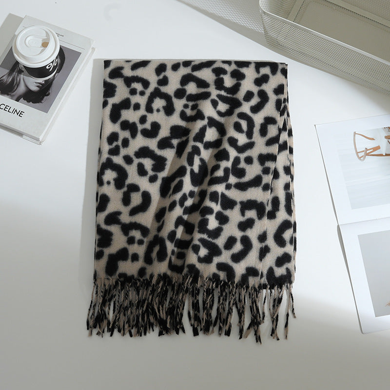 Ladies Elegant and patterned animal scarf with fringes Kalsten