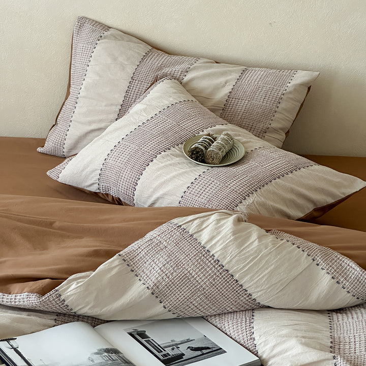 Bedding set made of cotton with woven stripes and integrated fitted sheet