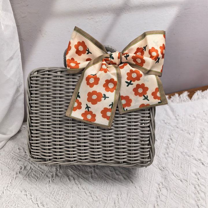 Women elegant handbag made of woven material Kalsten