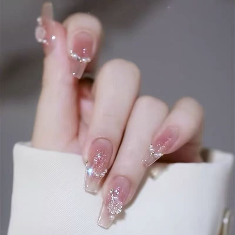 Artificial nails with elegant gradient and glitter accents Kalsten