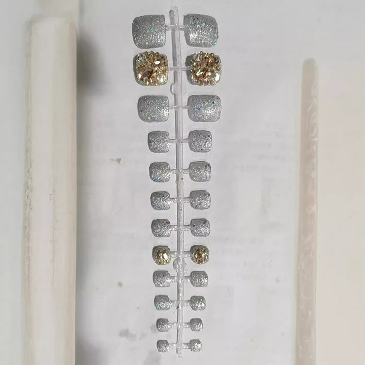 Glamorous Rhinestone-Decorated Press-On Nail Set Kalsten