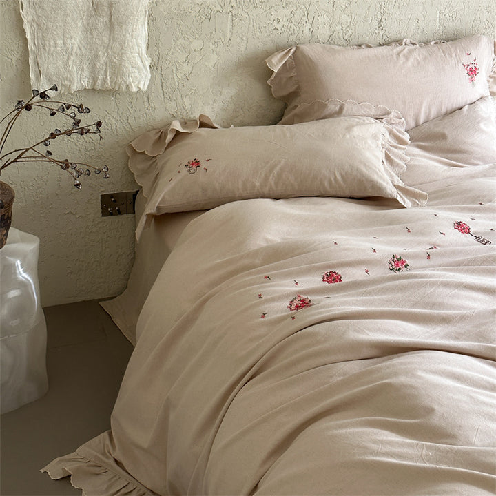 Luxurious cotton satin bedding set with hotel closure and extra-soft pillowcases
