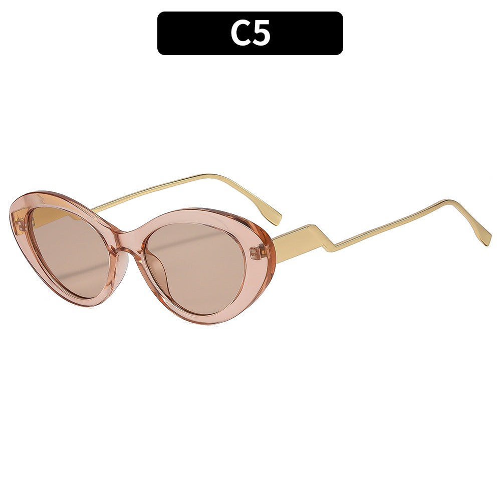 Elegant Retro Cat-Eye Sunglasses with Stylish Gold Accents