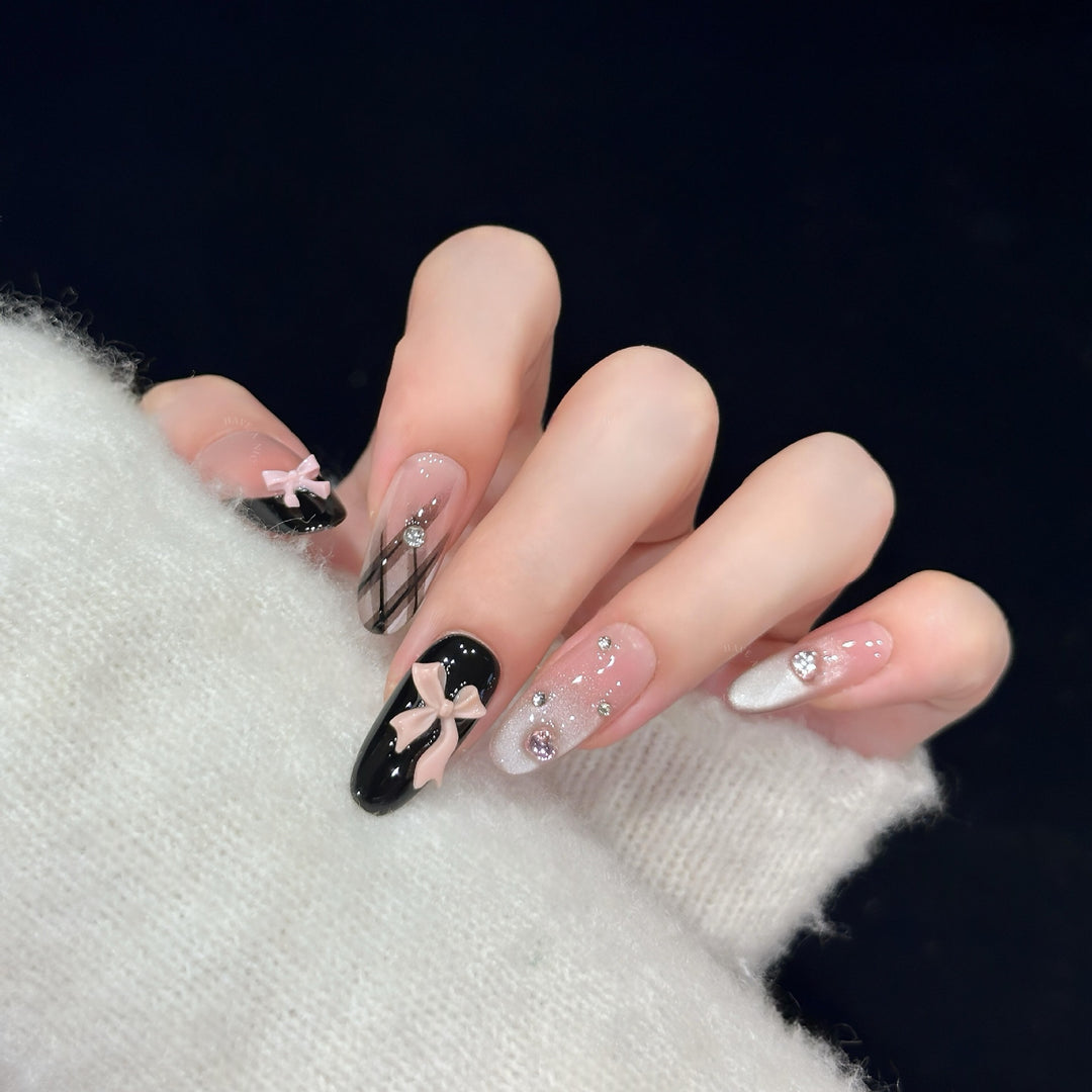 Artificial nail tips with elegant bows and glitter details Kalsten