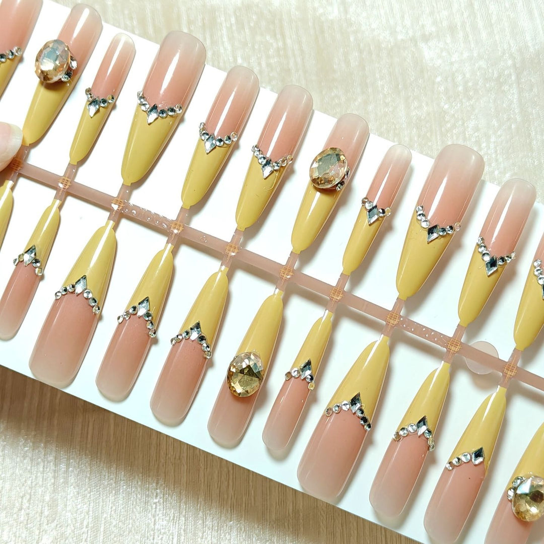 Artificial nails with elegant 3D applications and glitter Kalsten