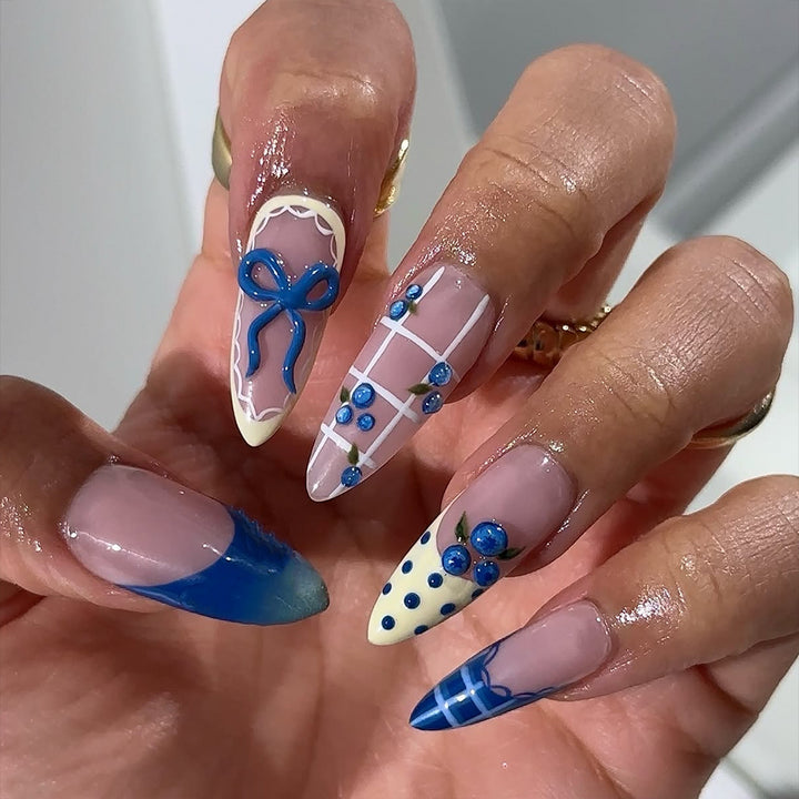 Artificial nails with playful design and elegant accents Kalsten