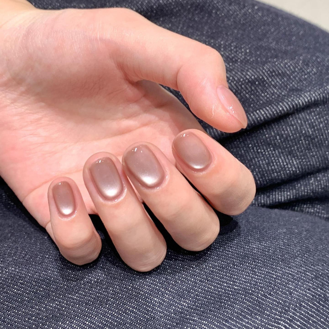 Artificial nails in modern ombre design Kalsten