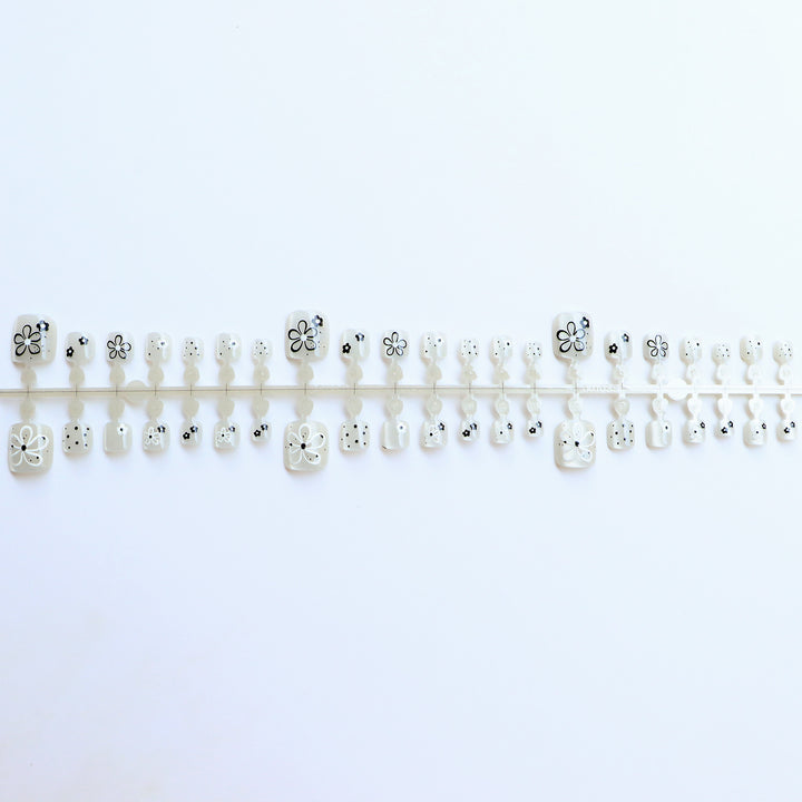 Floral Themed Press-On Nail Art Collection Kalsten