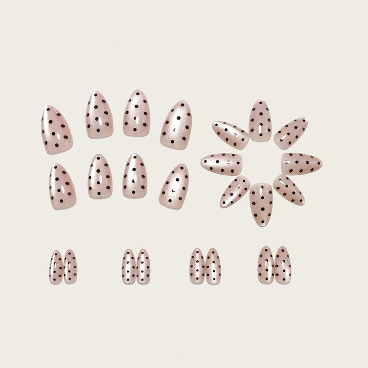 Art Nails in Elegant Polka Dot Design Kalsten