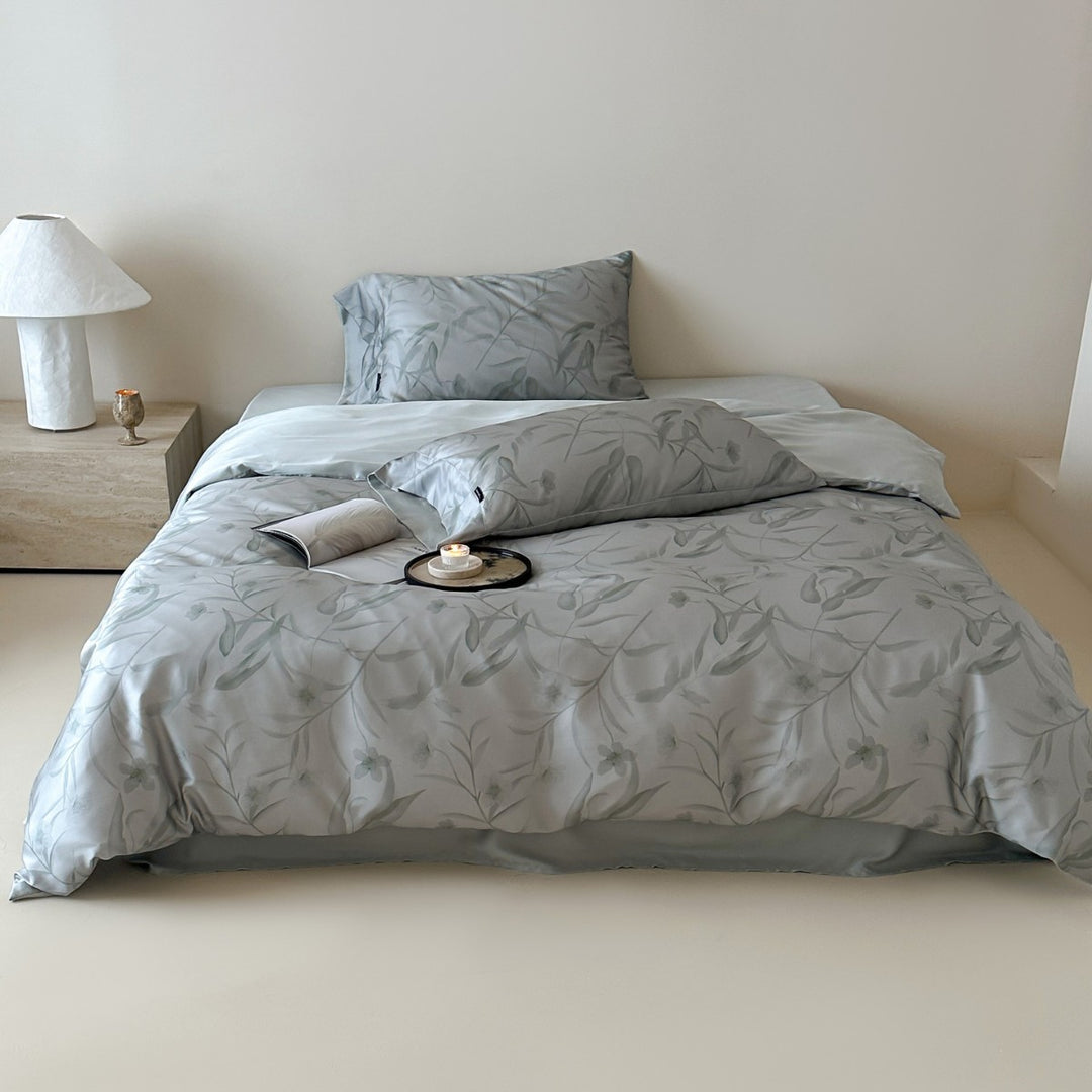 Satin bedding set with floral print and ruffle