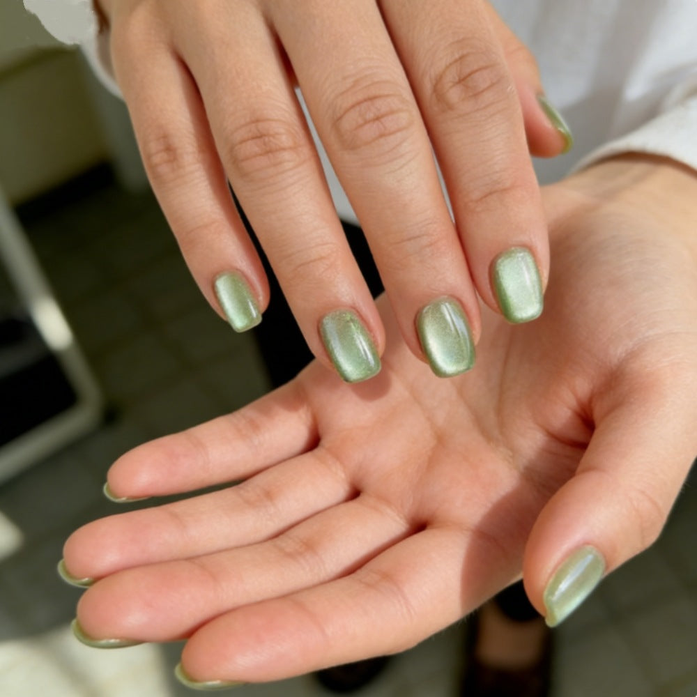 Artificial Nails in Modern, Elegant Design Kalsten