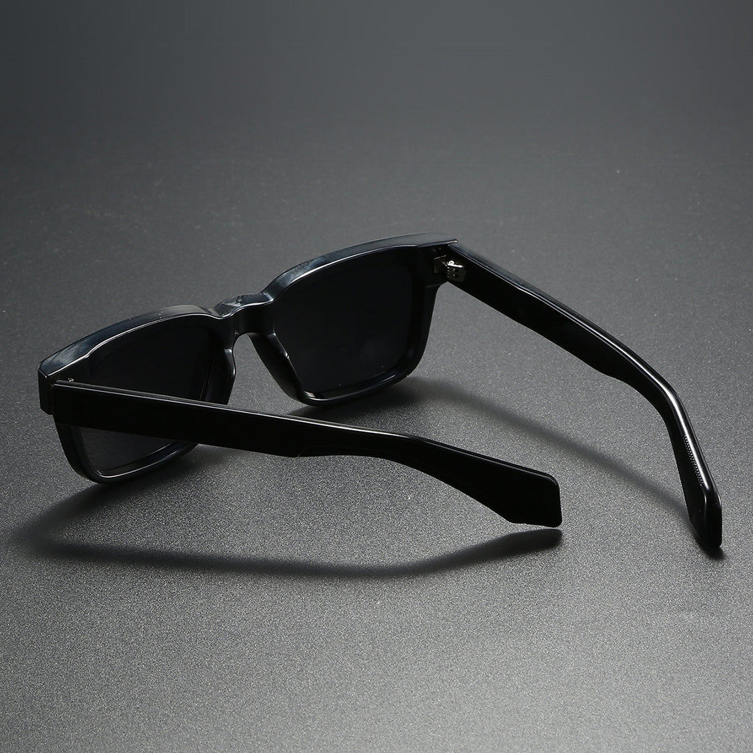Women's square sunglasses with distinctive tortoiseshell pattern Kalsten