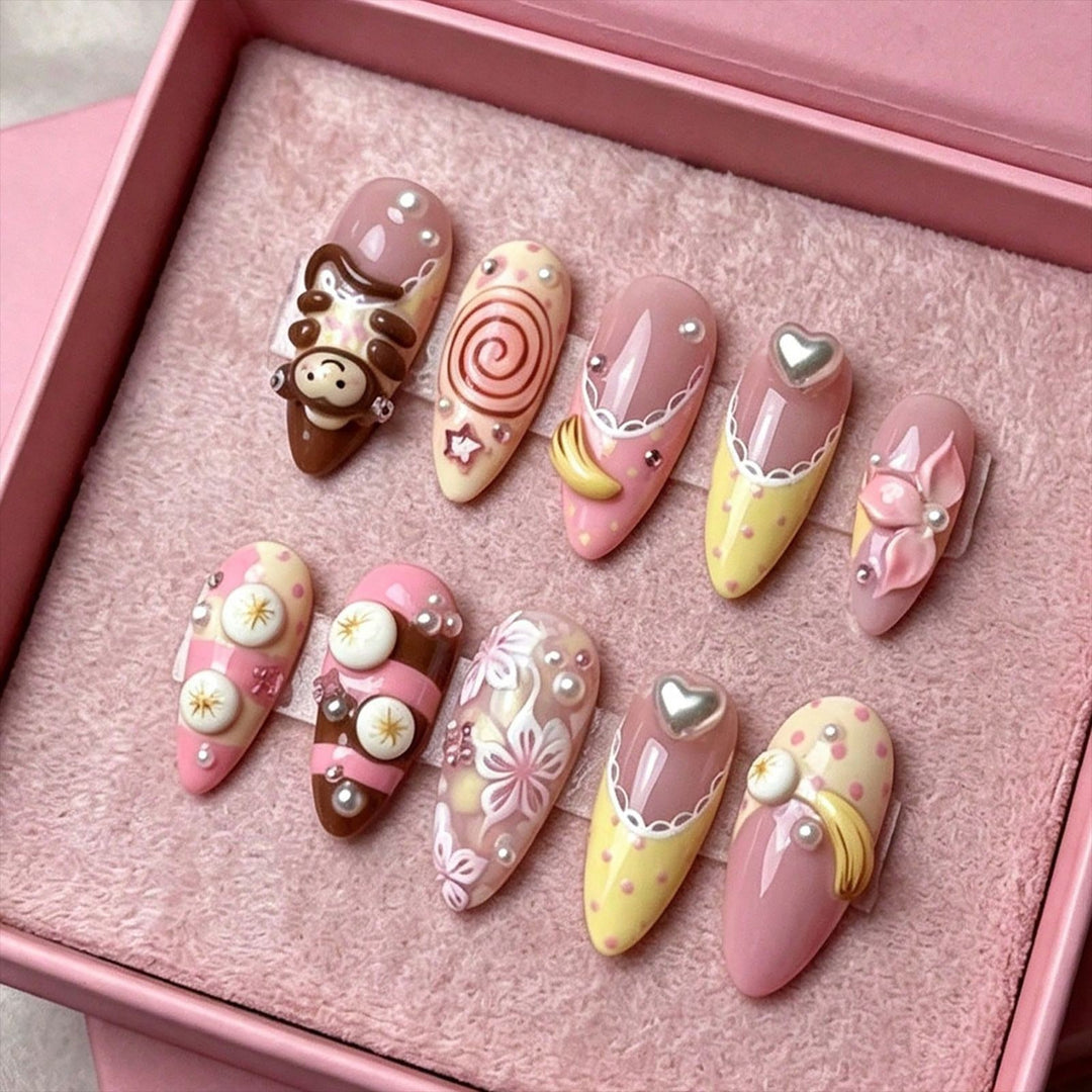 Playful artificial nails in sweet design Kalsten