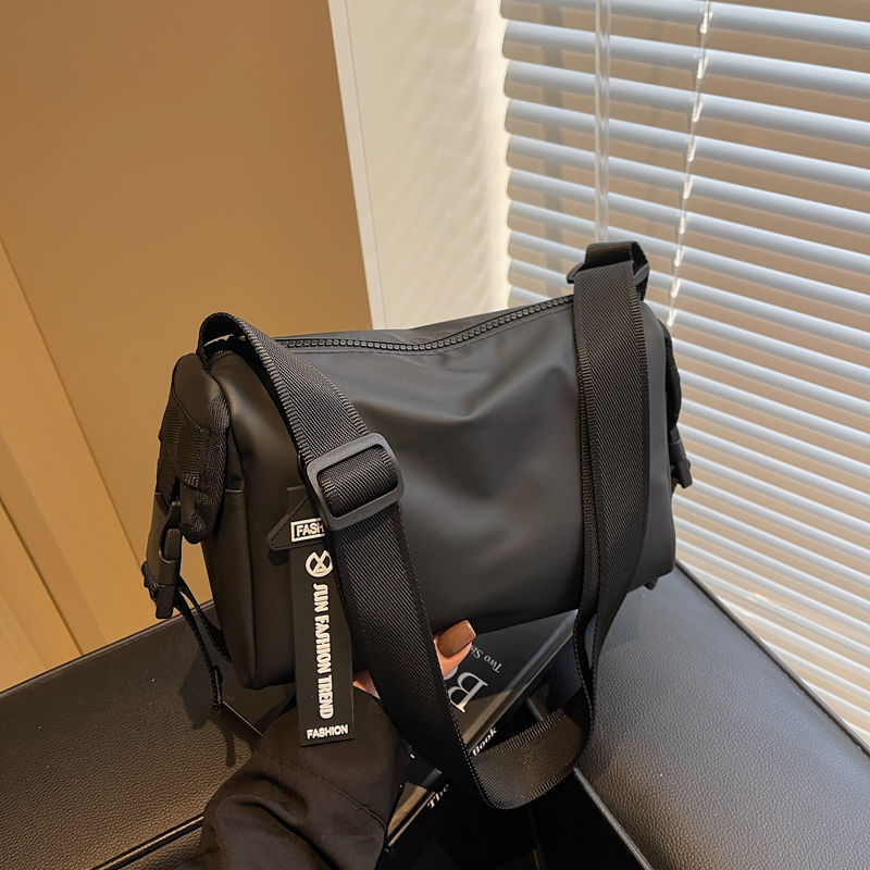 Sleek Multi-Functional Shoulder Bag Kalsten