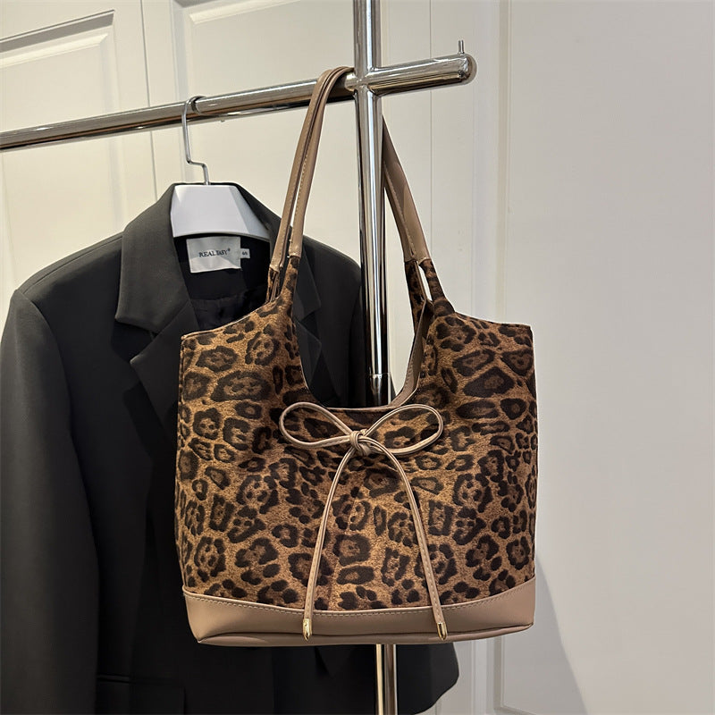 Chic Leopard Print Tote