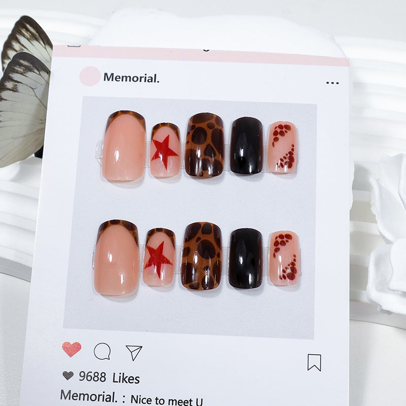 Artificial Nails with Elegant Accents Kalsten