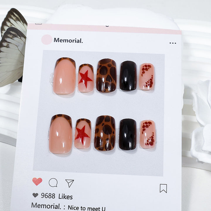 Artificial Nails with Elegant Accents Kalsten