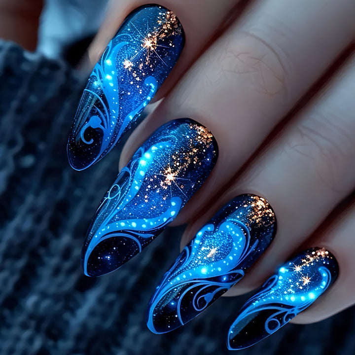 Glittering Nail Art Kalsten