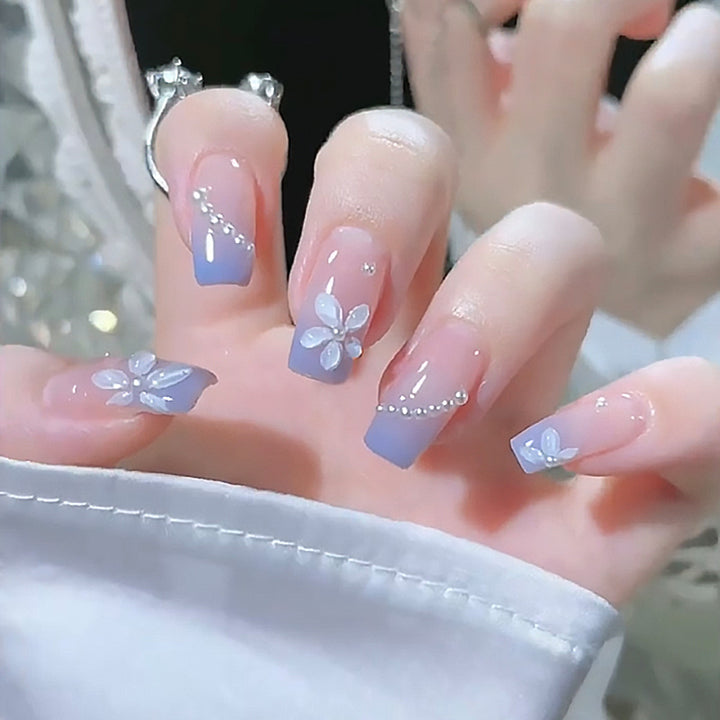 Nail set with elegant floral accents and glitter embellishments Kalsten