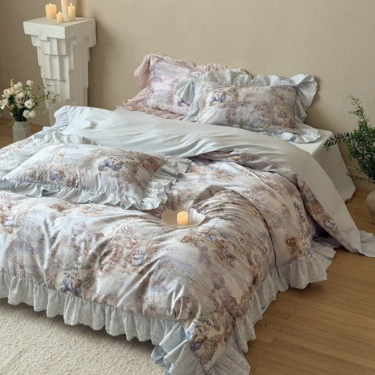 Playful cotton satin bed linen set with ruffled hem and vintage animal print