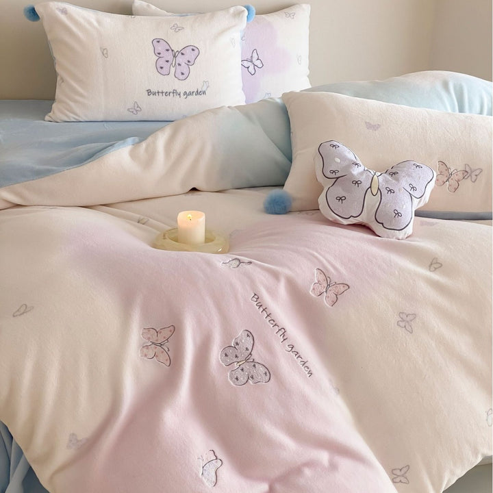 Children's bedding set with butterfly embroidery and pom pom details Kalsten