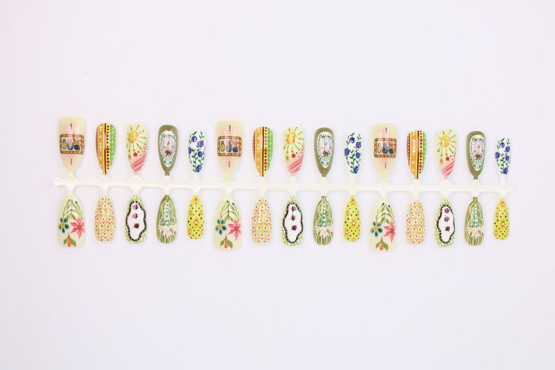 Nail art set with elaborate floral and colorful design Kalsten