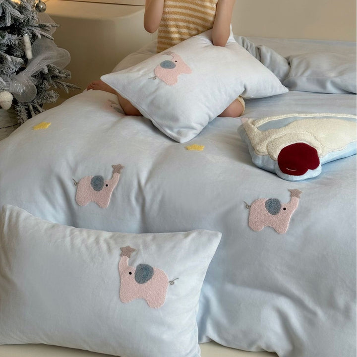 Children's bedding set made of fine cotton satin with applied elephant decorations and cozy quilt Kalsten