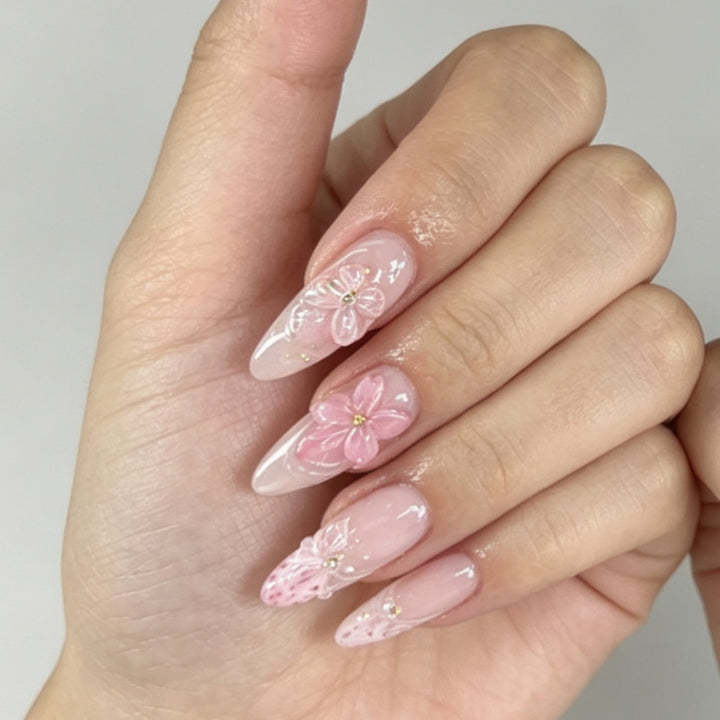 Artificial nails with romantic flower and butterfly accents Kalsten