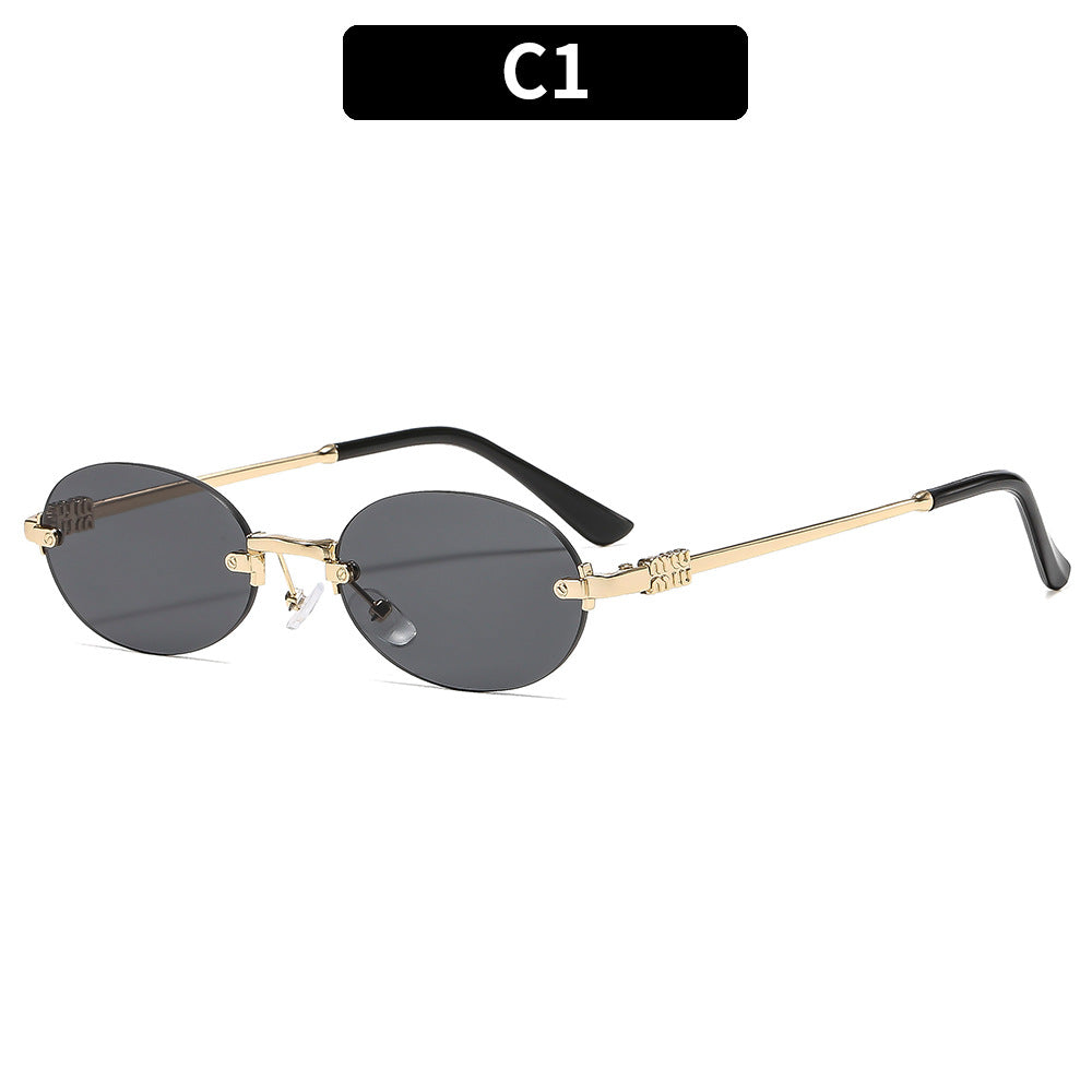 Sophisticated Oval Frame Sunglasses with Luxurious Detailing