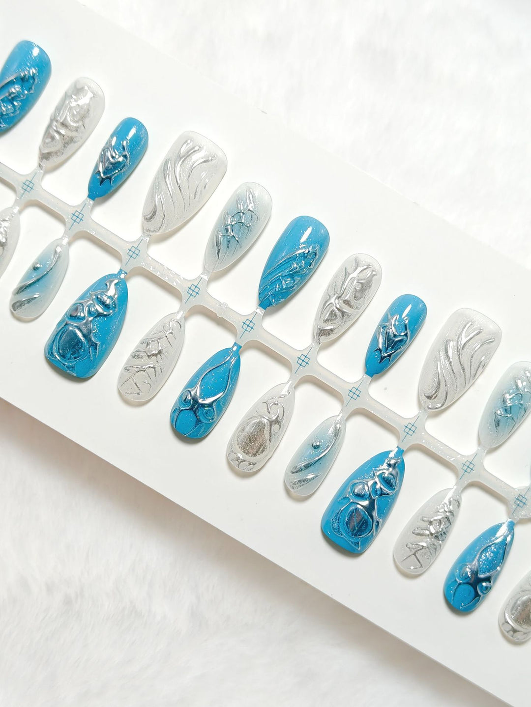 Creative artificial nails with shiny silver and turquoise tones Kalsten