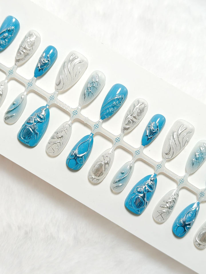 Creative artificial nails with shiny silver and turquoise tones Kalsten