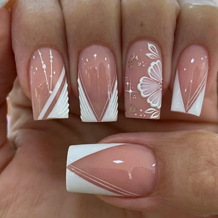 Artful Nail Art with Elegant Floral Design Kalsten