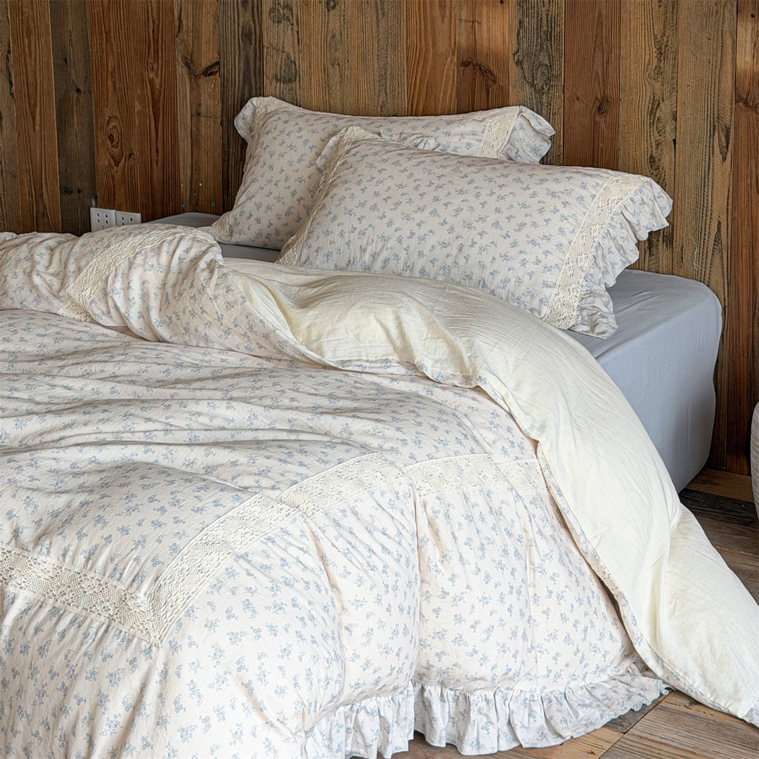 Bedding set made of cotton-linen with ruffled hem and lace decoration