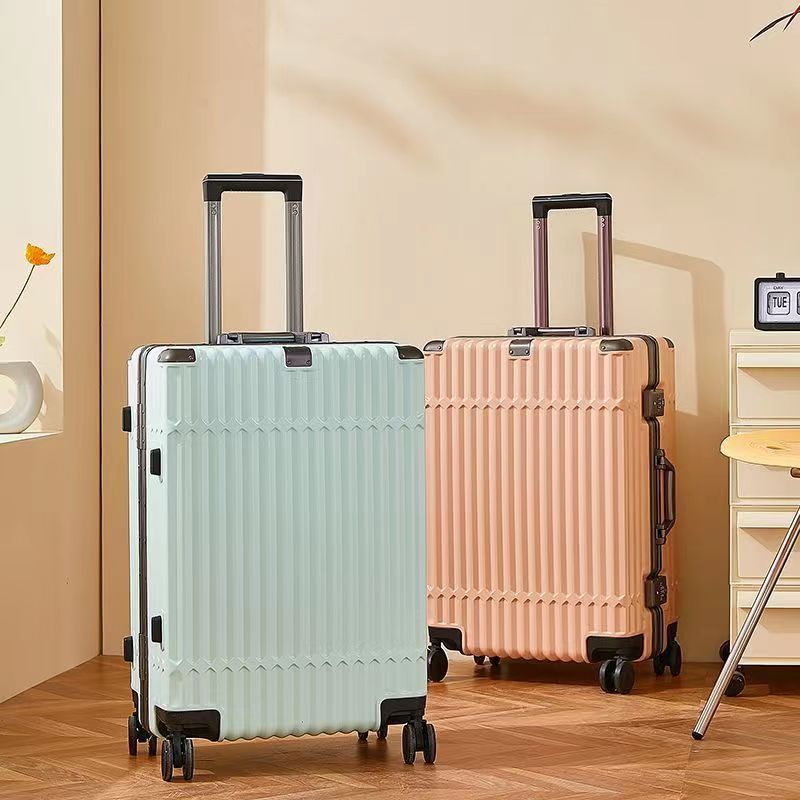 Durable Hard-Shell Rolling Suitcase Kalsten