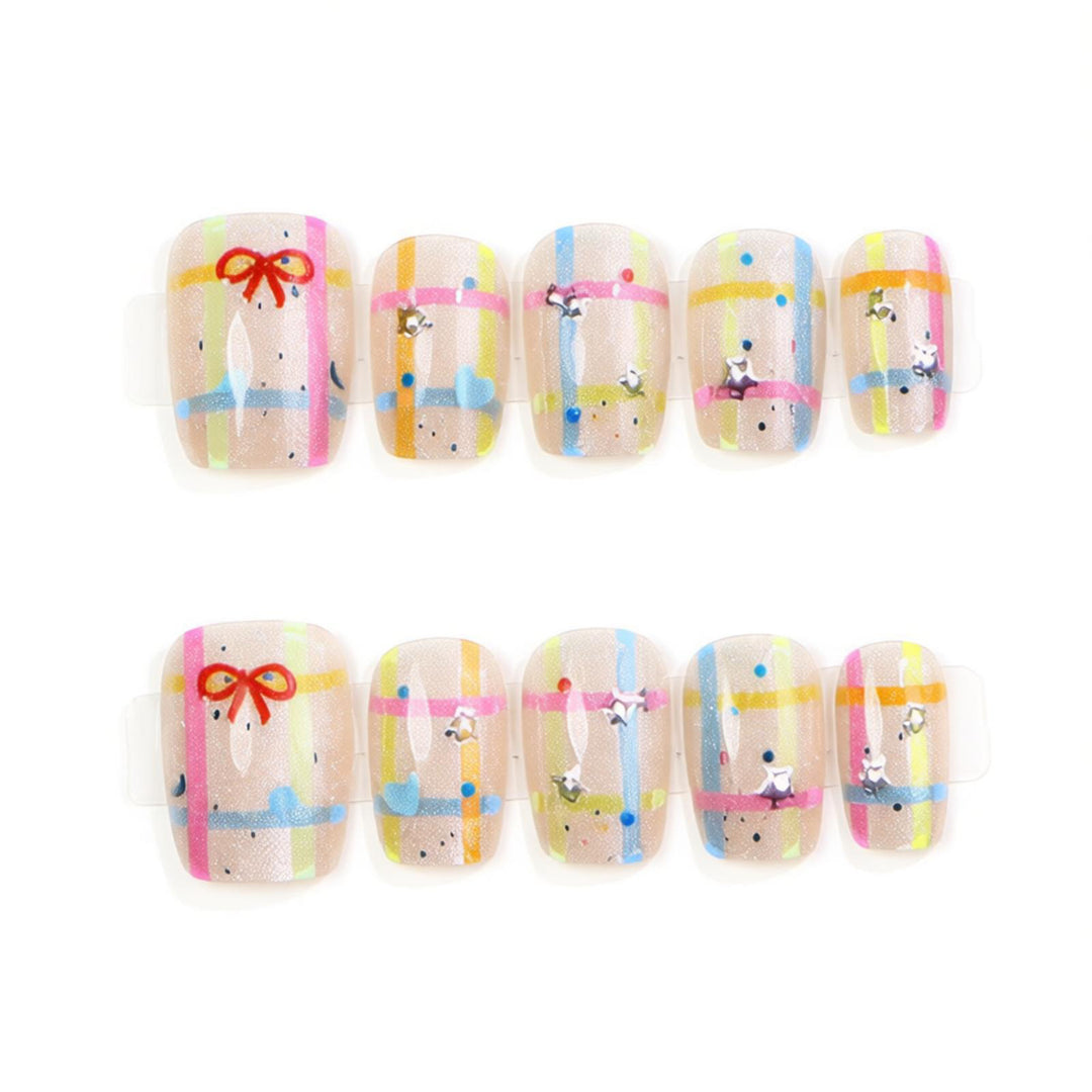 Artistic Holiday-Themed Press-On Nail Set Kalsten