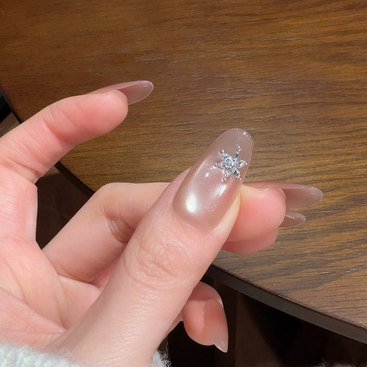 Elegant Nail Art Kalsten