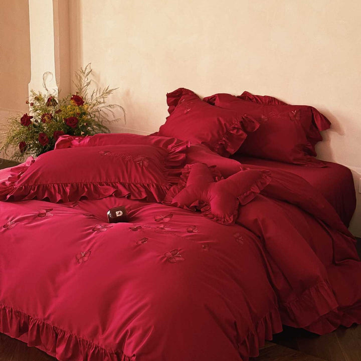 Extravagant bedding set with ruffled trim and 3D bow appliqués