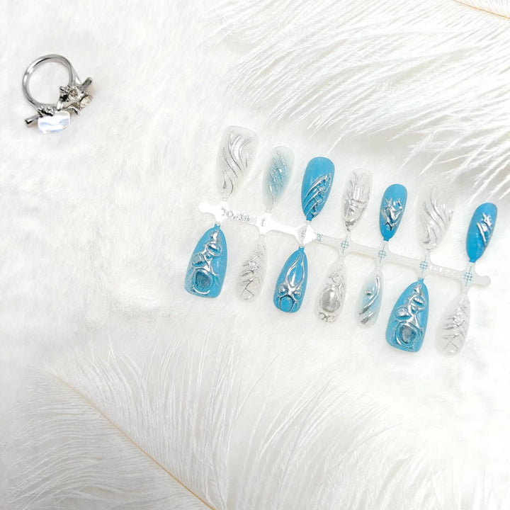 Creative artificial nails with shiny silver and turquoise tones Kalsten