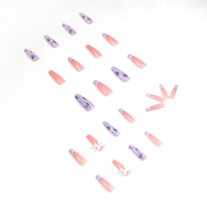 Artful Nail Extensions in Floral Design Kalsten