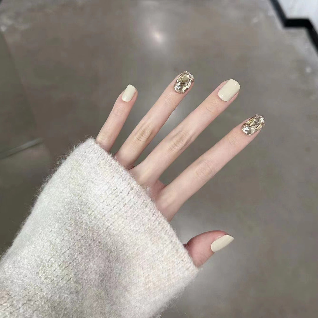 Artful nail art with glitter accents Kalsten
